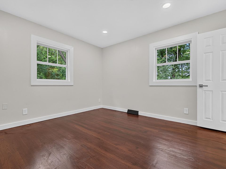 1652 Charleston Ave, photo 18