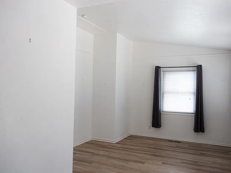 494 W Shields St — Photo 17