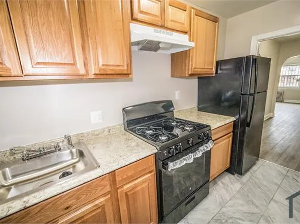 483 Orange St SE APT 2, Washington, DC 20032