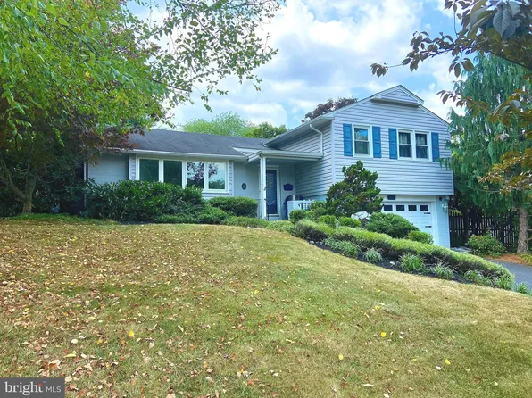 612 Thornhill Dr, Lafayette Hill, PA 19444