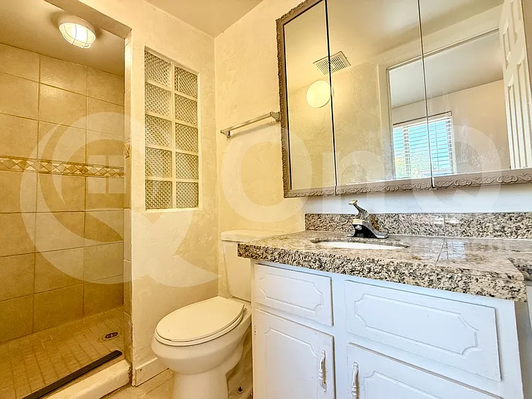 225 S Grand Dr #4 — Photo 7