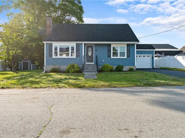 9 Castro St, Rumford, RI 02916