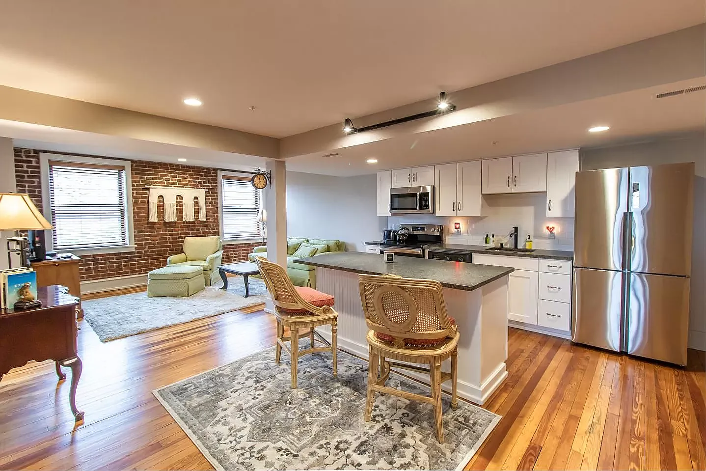 2 bed, 1097 sqft, $2,500 — Photo 2