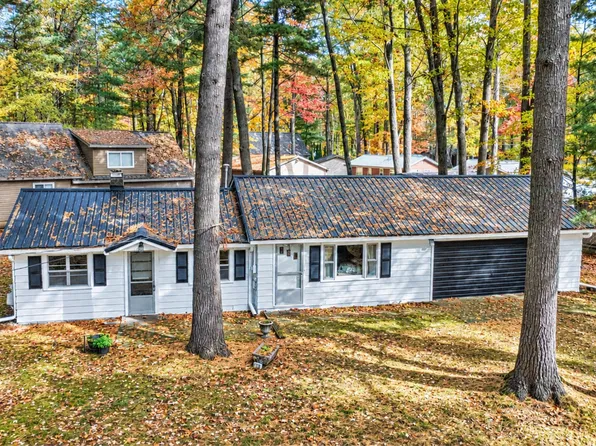 140 Oneida Dr, Houghton Lake, MI 48629