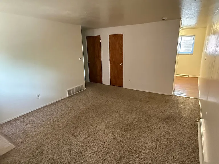 225 Terry St — Photo 4