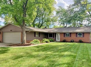 317 Vista Dr, Bloomington, IL