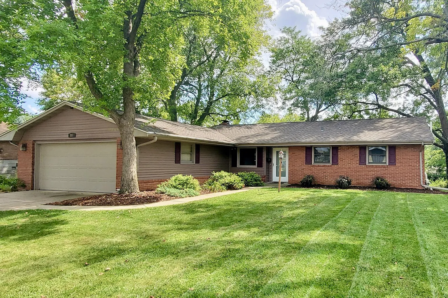 317 Vista Dr photo 1