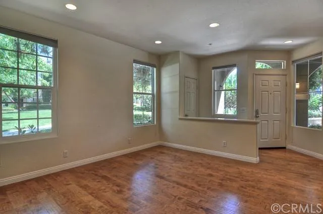 2 bed, 2.5 bath, 1200 sqft, $3,700 — Photo 3