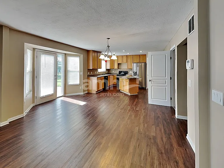 6694 Waverly Park — Photo 8