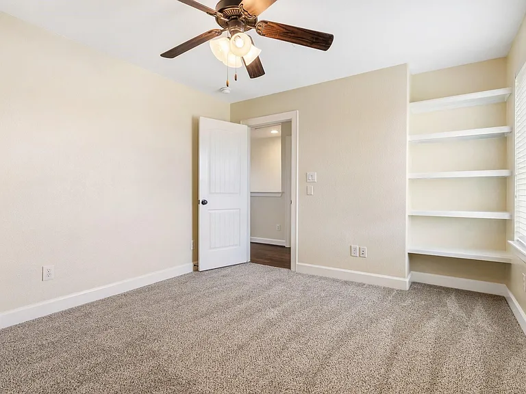 328 Country Crossing Cir — Photo 23