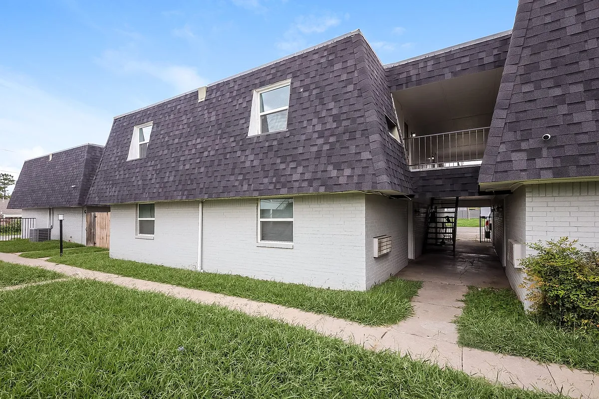 Building Photo - 2111 NW Lindy Ave