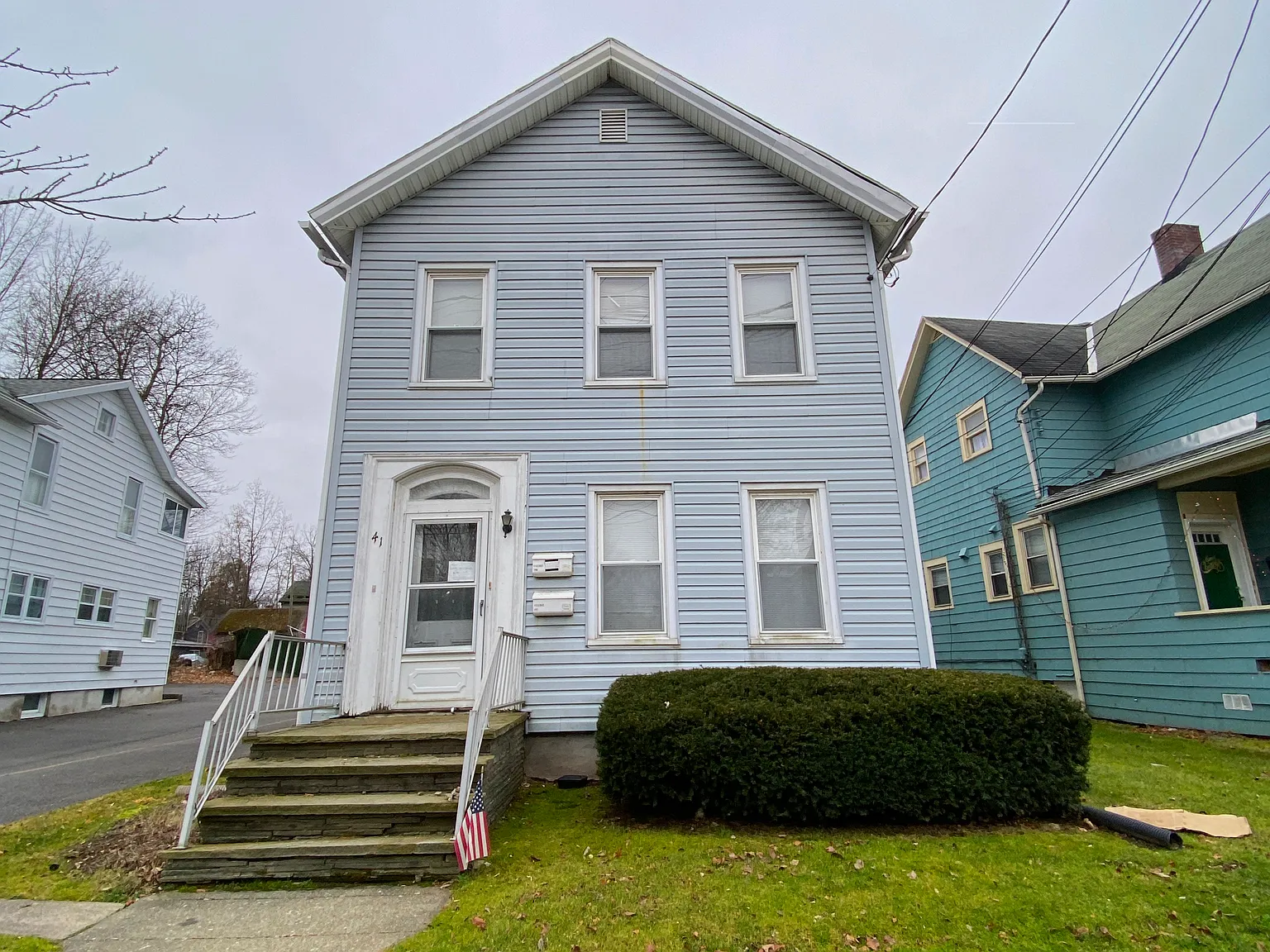 5 bed, 2101 sqft, $4,000 — Photo 1