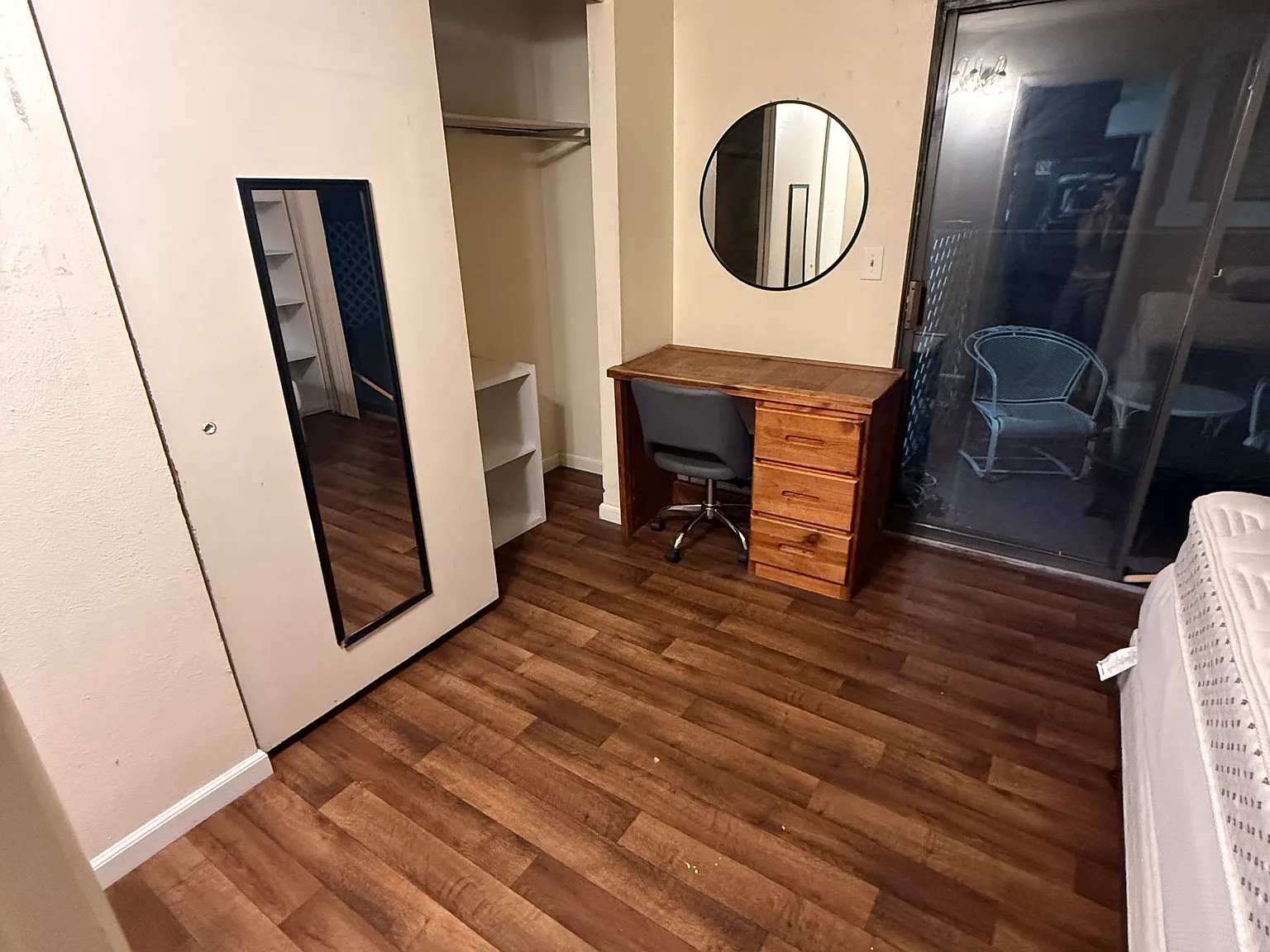 3 bed, $920 — Photo 2