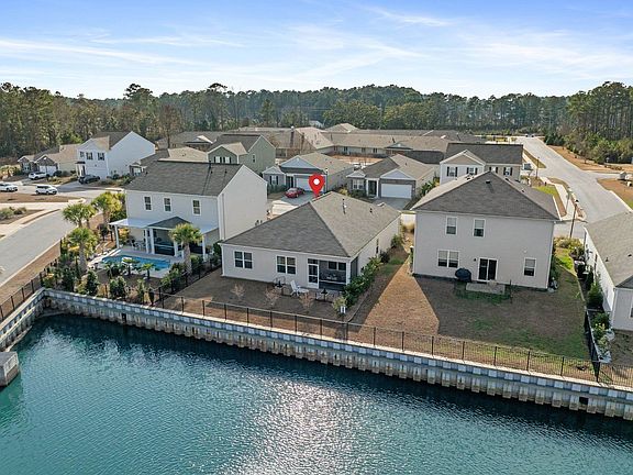 3rd image of 219 Pin Oak Dr.