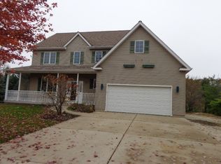 1200 Morraine Dr, Woodstock, IL 60098