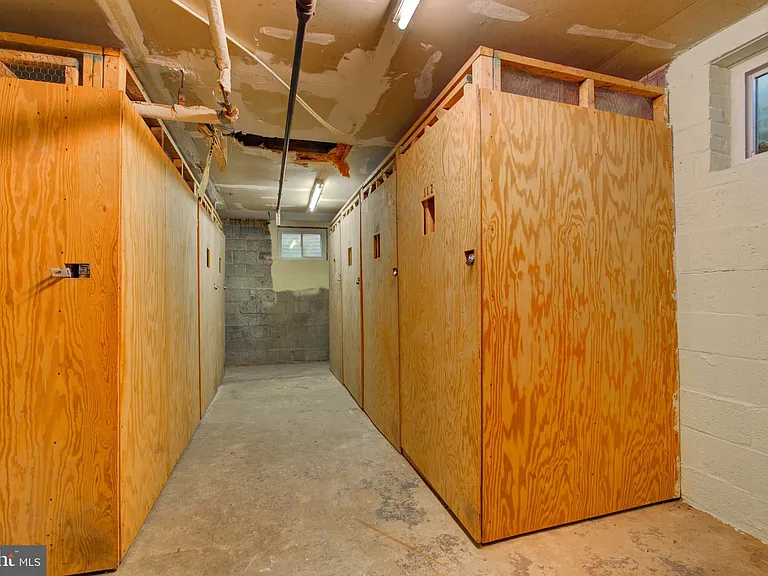 2100 N Scott St #103 — Photo 17