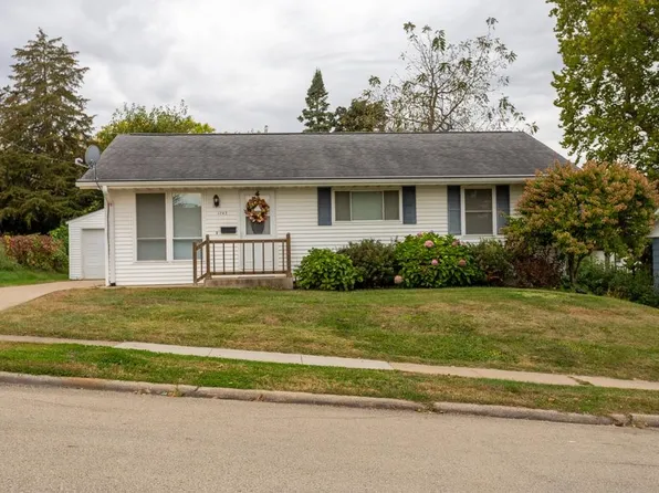 1743 Lea Ln, Dubuque, IA 52002