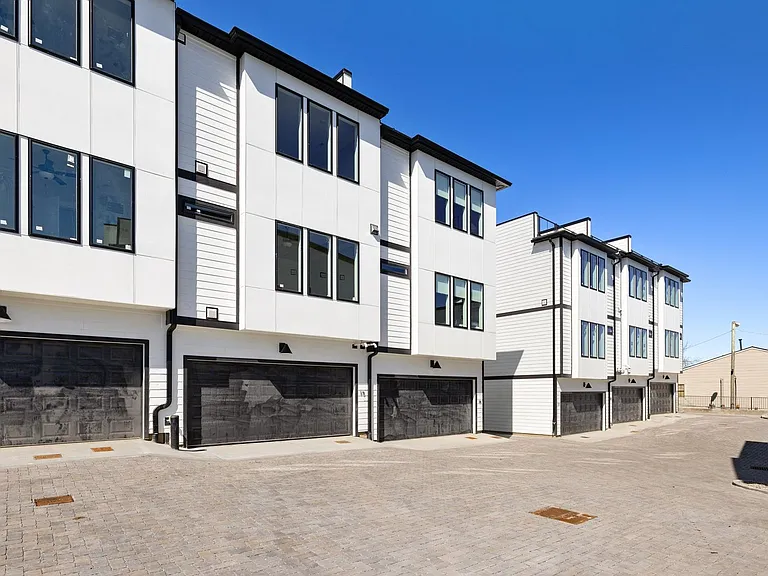 223 Oceola Ave #21 — Photo 2