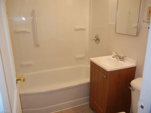 4th image of 608 W Glendale St