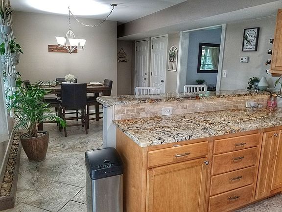 4th image of 30 Dahlia St