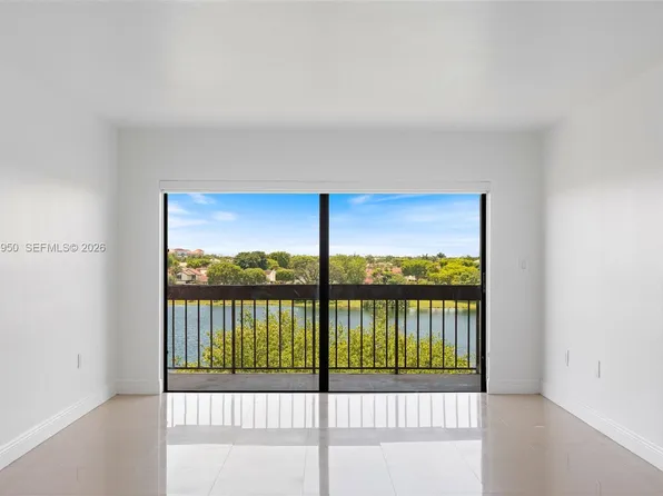 10288 NW 9th Street Cir, Miami, FL