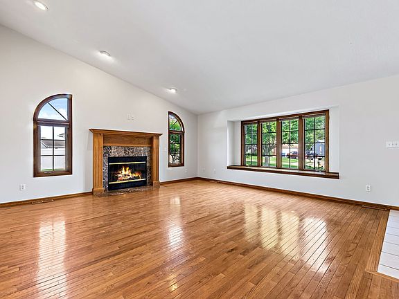 5th image of 260 Cherokee Ct