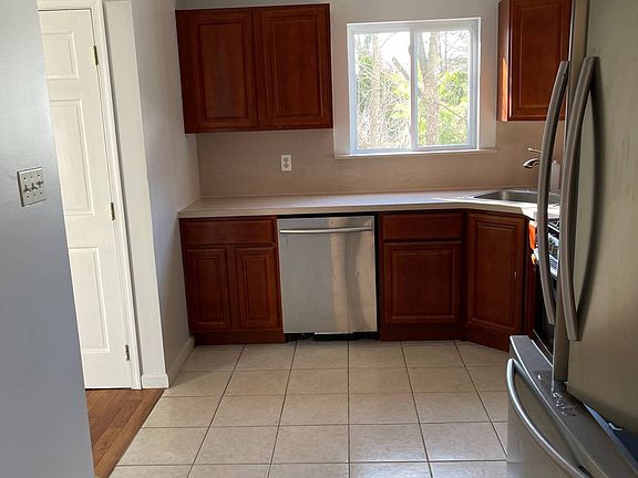 2nd image of 284 Giffords Ln