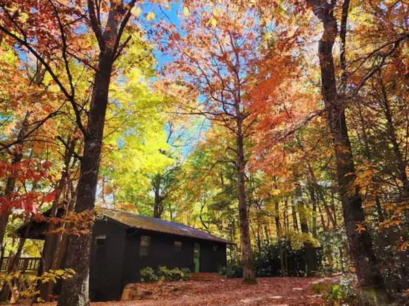 26 One Bluff Ln, Lake Toxaway, NC 28747