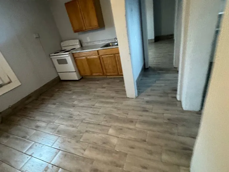 403 E 3rd St #405 — Photo 29