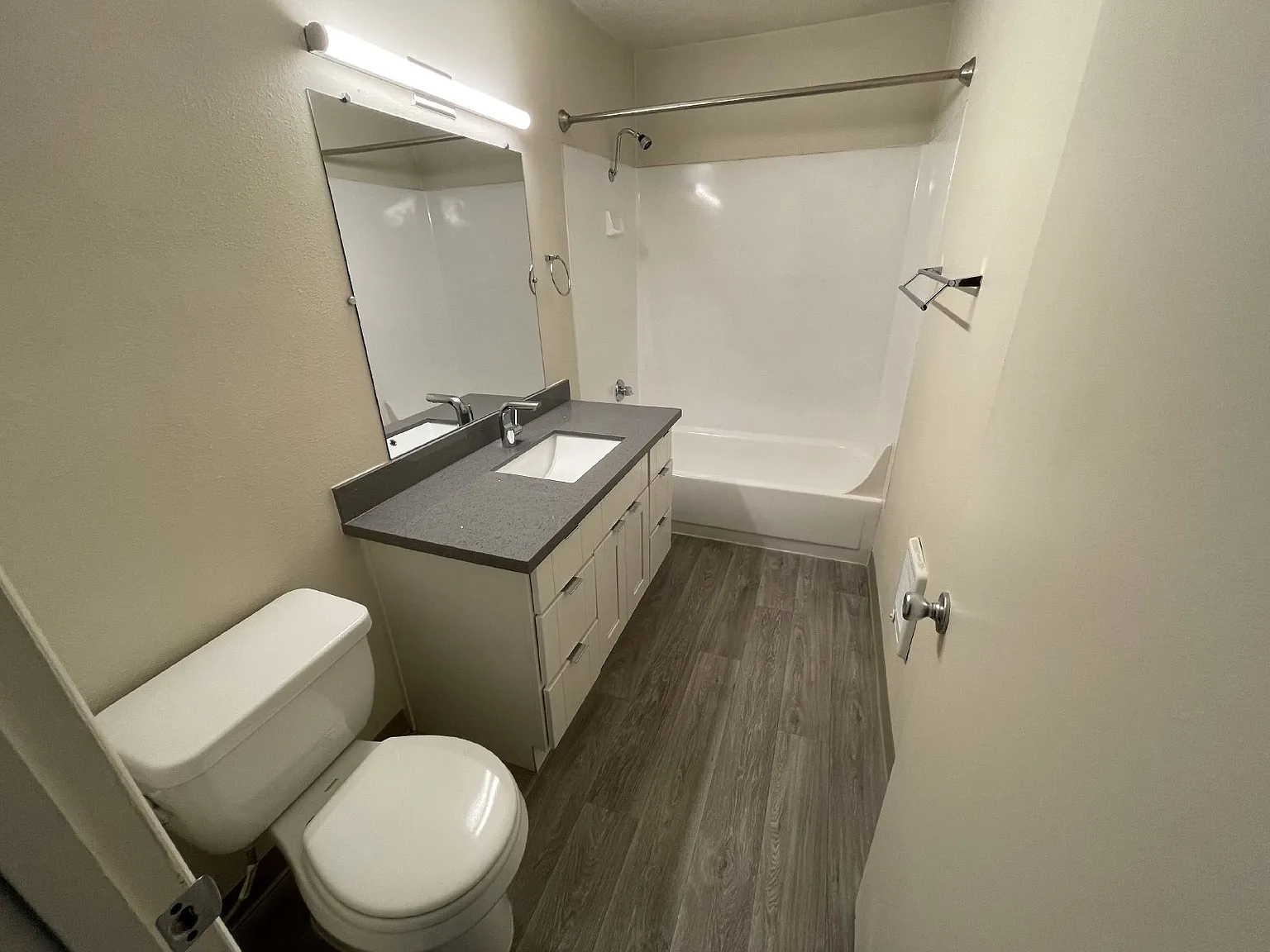 2 bed, 1.5 bath, 860 sqft, $1,850 — Photo 4
