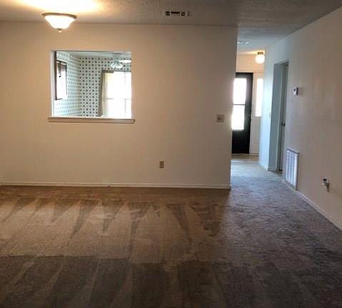 2nd image of 8 Eleanor Ln