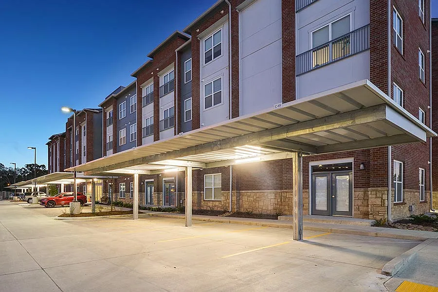River House Apartments — Photo 3