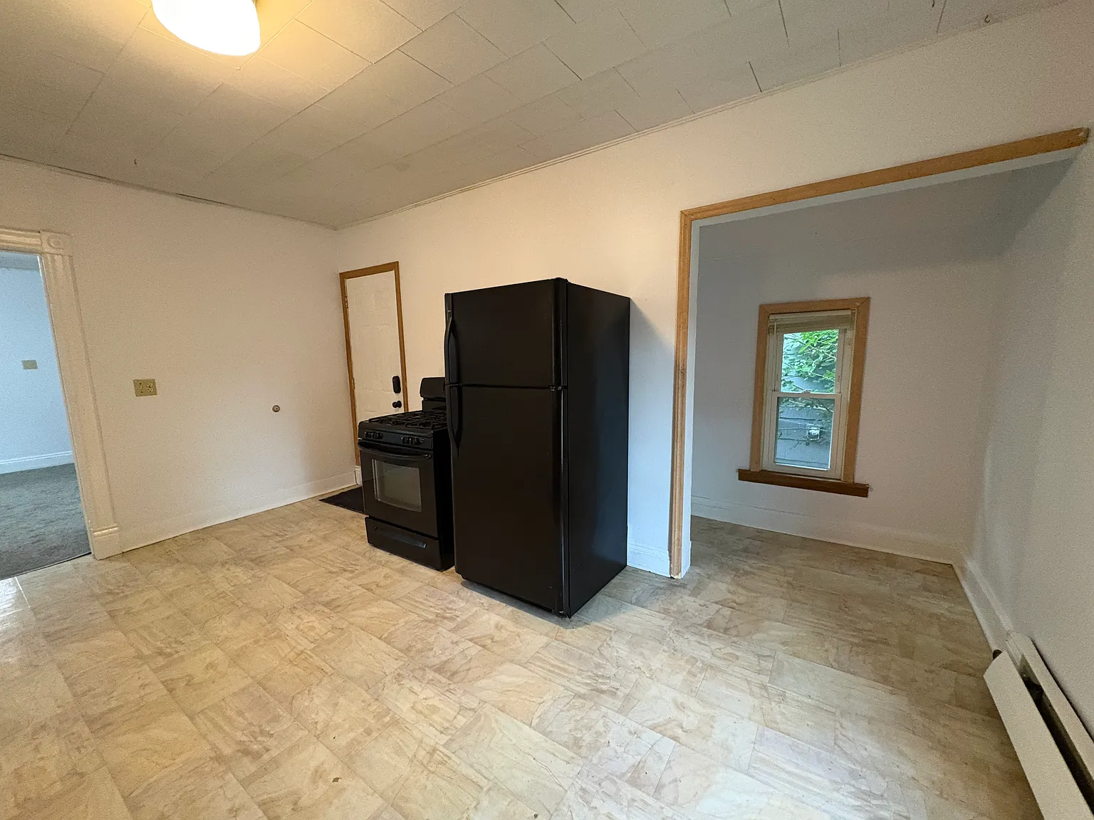 2 bed, 1009 sqft, $1,300 — Photo 2