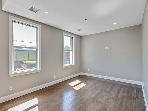 5th image of 3280 31st St #2