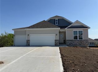 20755 W 188th St, Spring Hill, KS 66083
