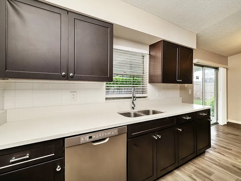 1828 Craven Dr — Photo 8