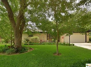 212 Parkview Dr, Luling, TX 78648