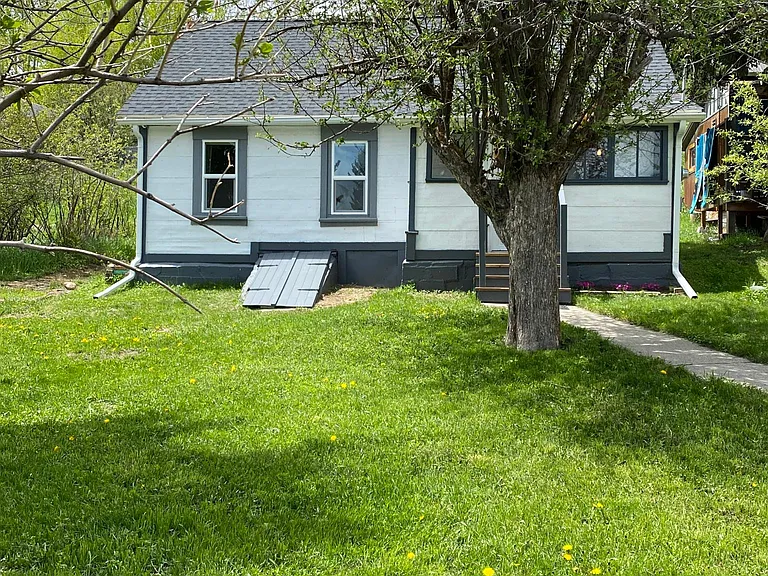 410 S McGillen Ave — Photo 3