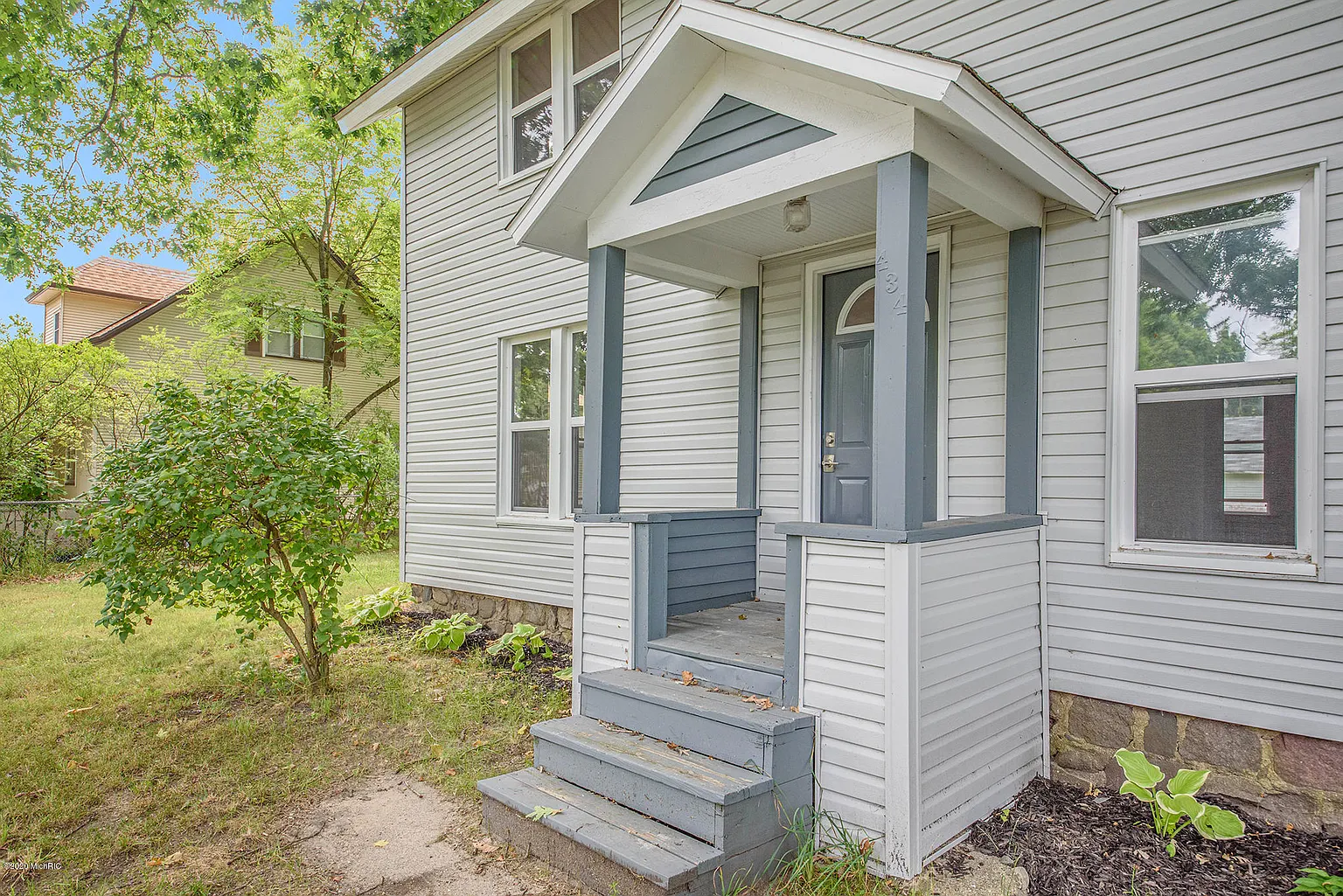 434 W Walnut St photo 1