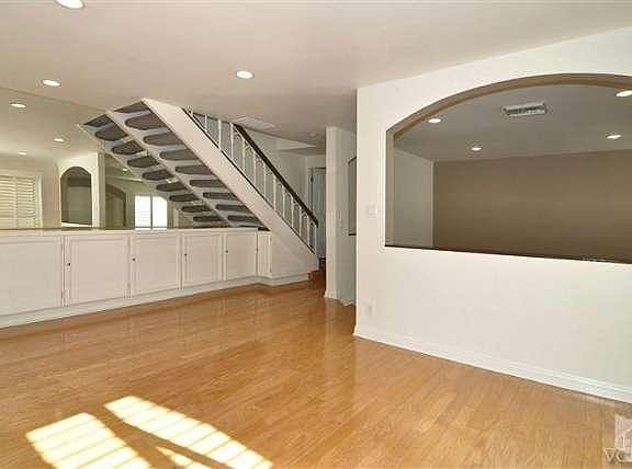 3rd image of 5401 Zelzah Ave APT 118