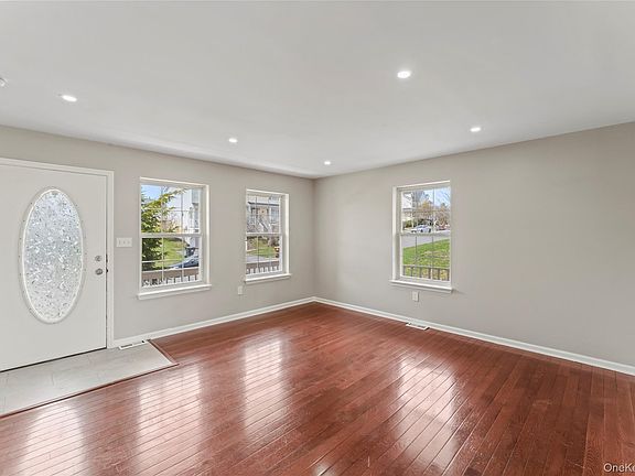 3rd image of 99 Evan Road