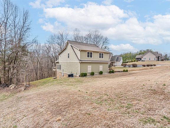 3rd image of 415 Barren Trace Rd