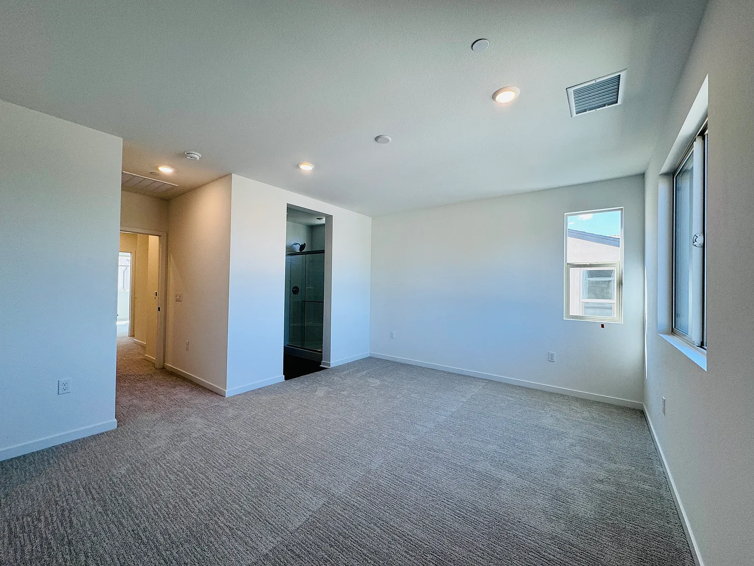 4 bed, 1729 sqft, $3,450 — Photo 2