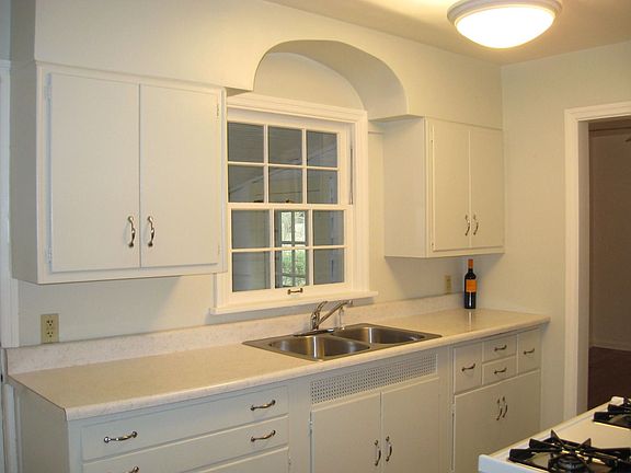 Charming Kitchen!