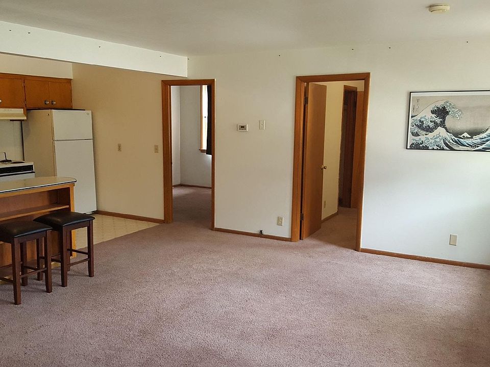 2nd image of 328 N Pine Ave APT 3
