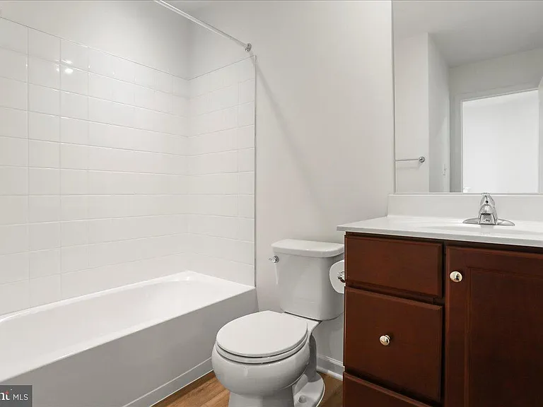 100 Stafford Pl — Photo 18