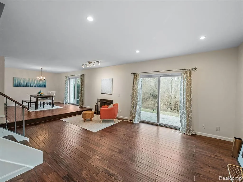 3 bed, 3.5 bath, 3238 sqft, $4,250 — Photo 4