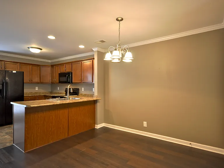 325 Sam Houston Cir — Photo 7