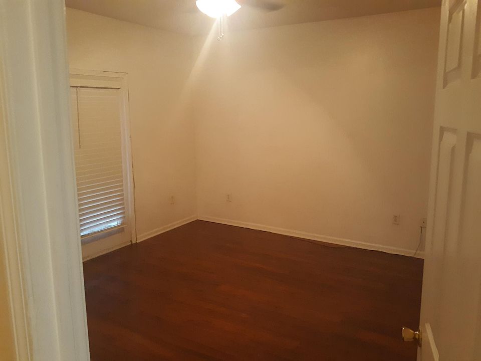 2nd image of 401 Spring Heights Ln SE #401