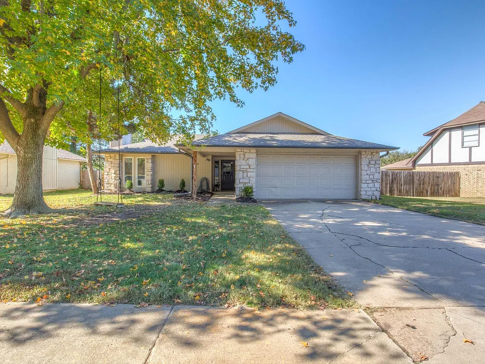 1230 N Ironwood Pl